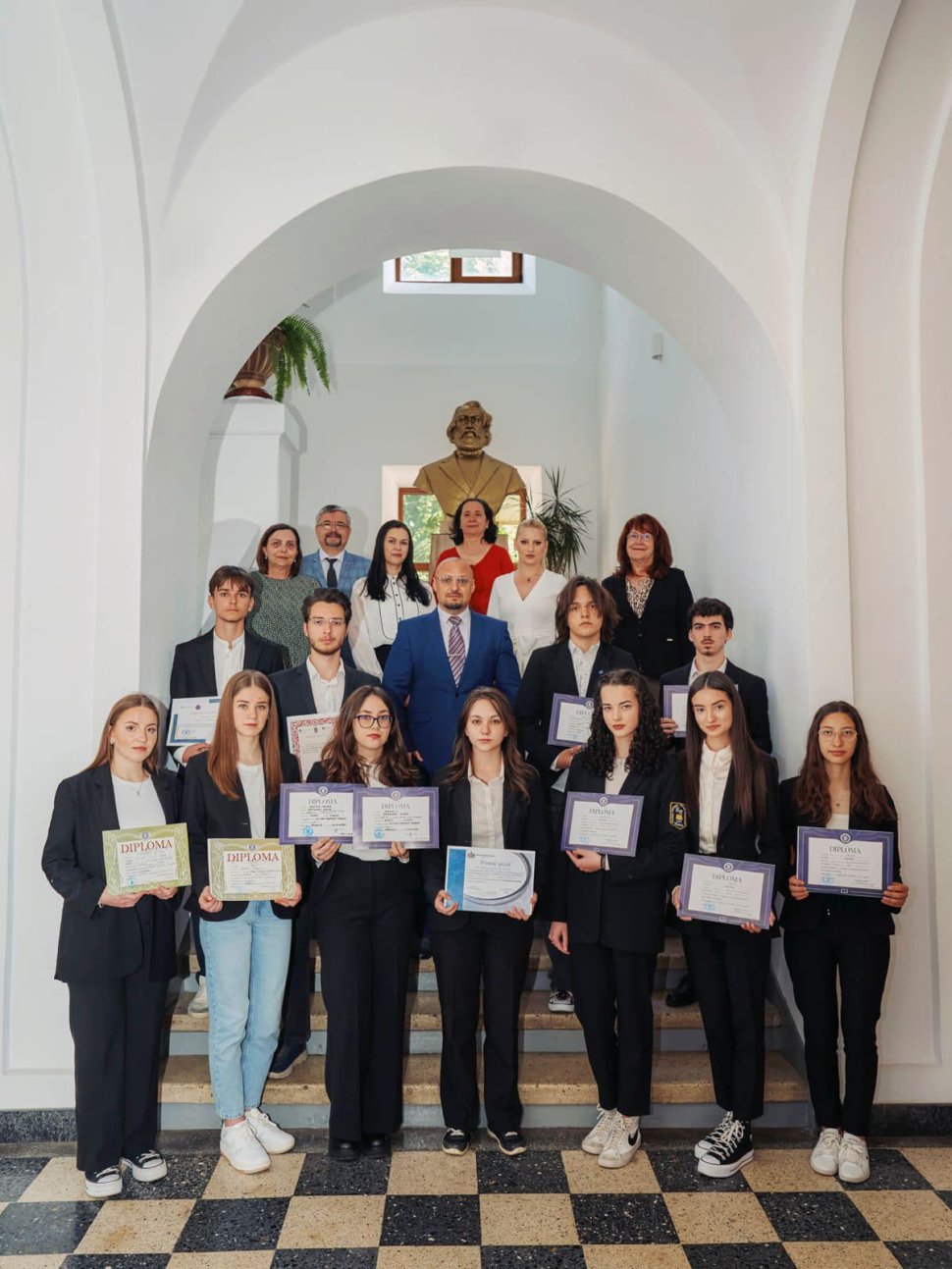 Record de distincții la Colegiul Național,,Eudoxiu Hurmuzachi” Rădăuți 104