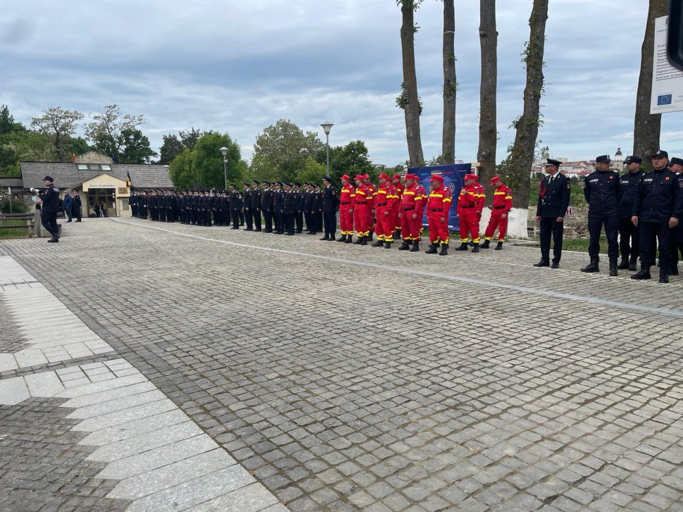 Drapelul de luptă al Inspectoratului pentru Situații de Urgență ,,Bucovina” Suceava decorat de către Șeful Departamentului pentru Situații de Urgență, Raed Arafat 115