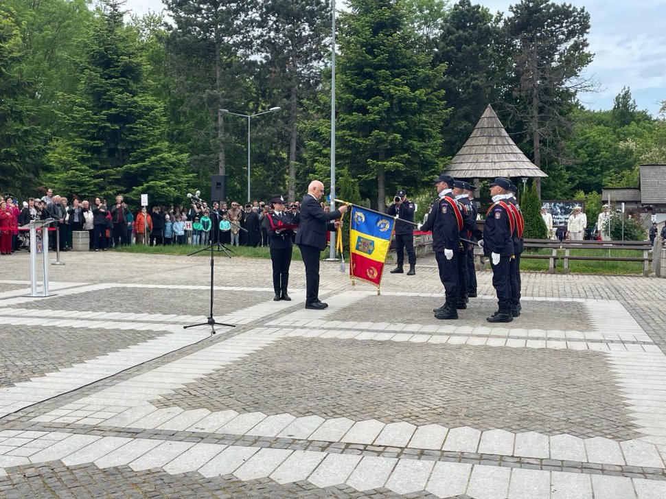 Drapelul de luptă al Inspectoratului pentru Situații de Urgență ,,Bucovina” Suceava decorat de către Șeful Departamentului pentru Situații de Urgență, Raed Arafat