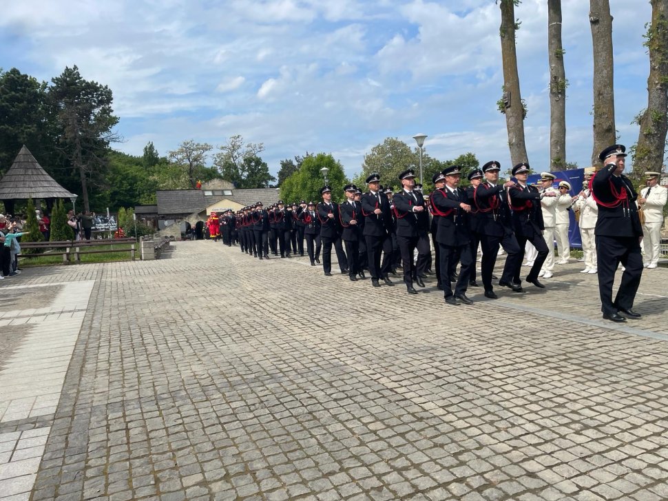 Drapelul de luptă al Inspectoratului pentru Situații de Urgență ,,Bucovina” Suceava decorat de către Șeful Departamentului pentru Situații de Urgență, Raed Arafat 120