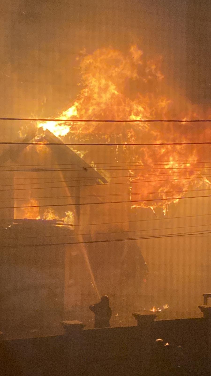 Familie salvată dintr-un incendiu violent, în Cătămărăști-Deal 155