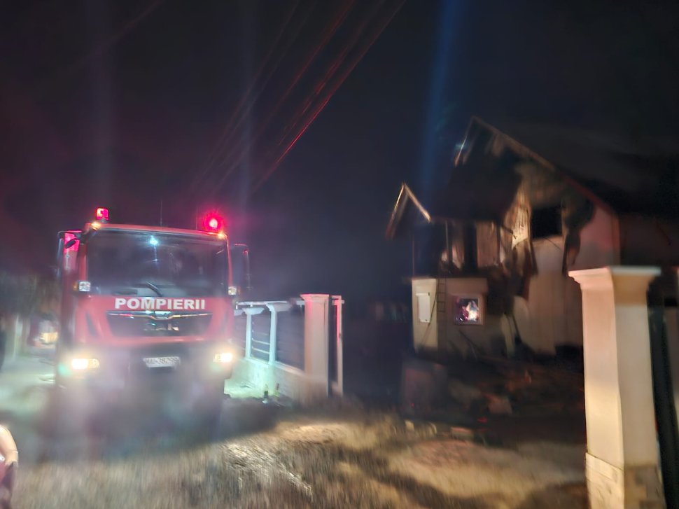 Familie salvată dintr-un incendiu violent, în Cătămărăști-Deal 156