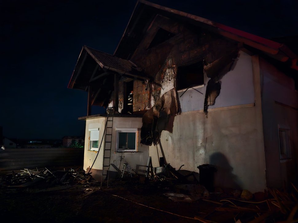 Familie salvată dintr-un incendiu violent, în Cătămărăști-Deal 158