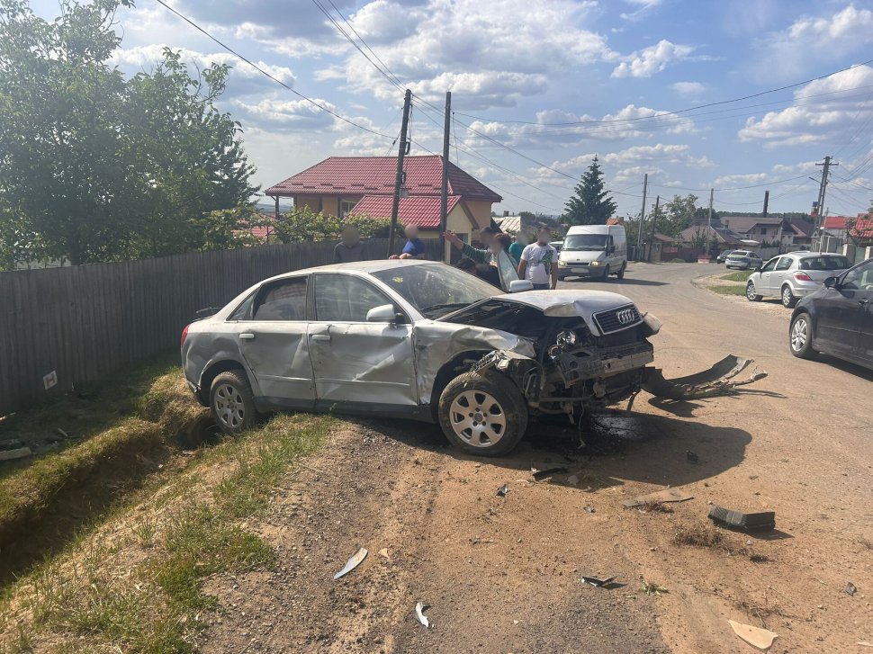 De emoție, un ”șofer” a intrat cu mașina într-un cap de pod  175