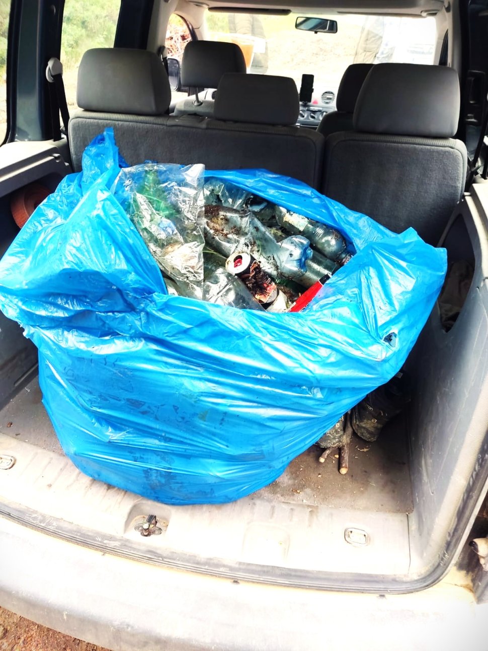 Deșeuri adunate de silvicultorii suceveni, pe Via Transilvanica  322