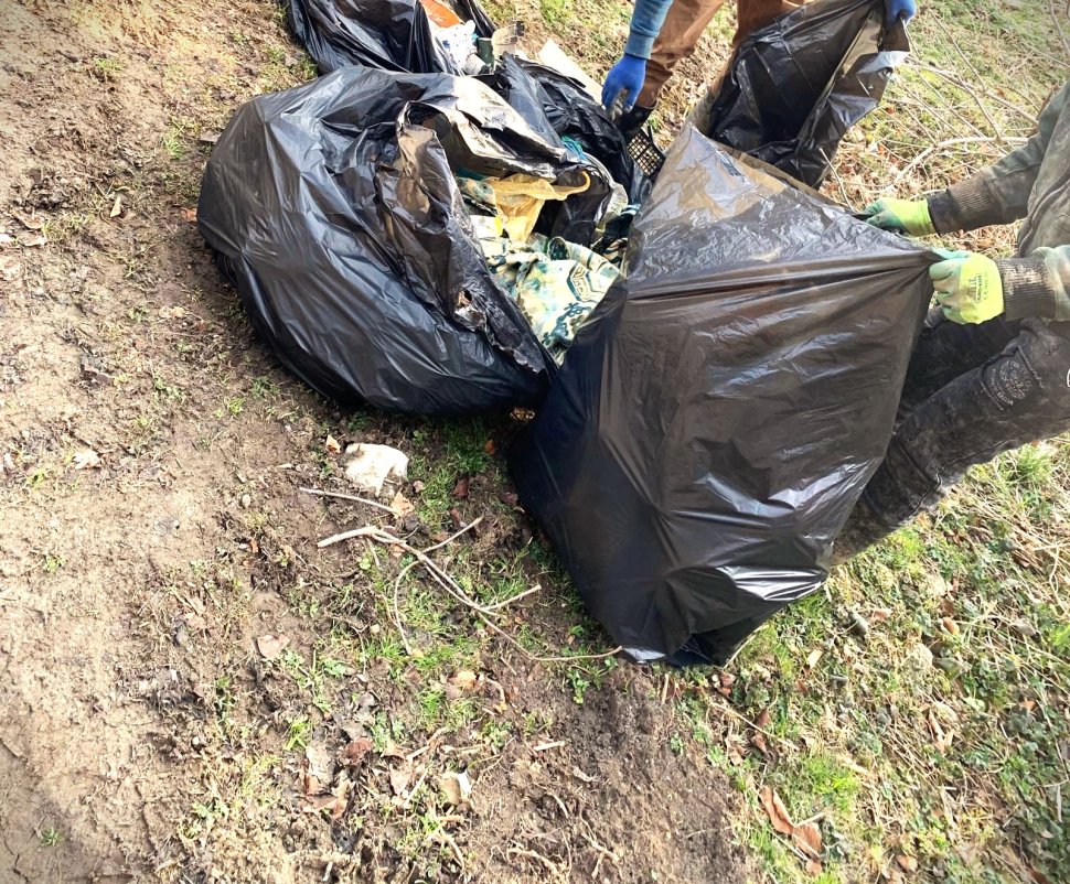 Deșeuri adunate de silvicultorii suceveni, pe Via Transilvanica  323