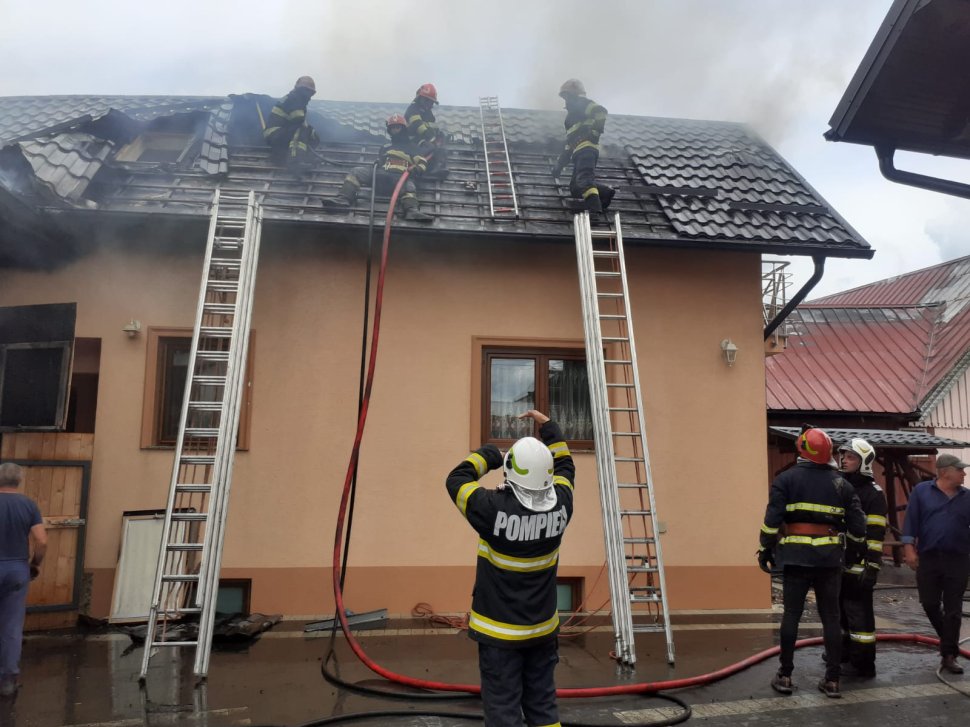 O gospodărie din Volovăț a fost mistuită de flăcări   314