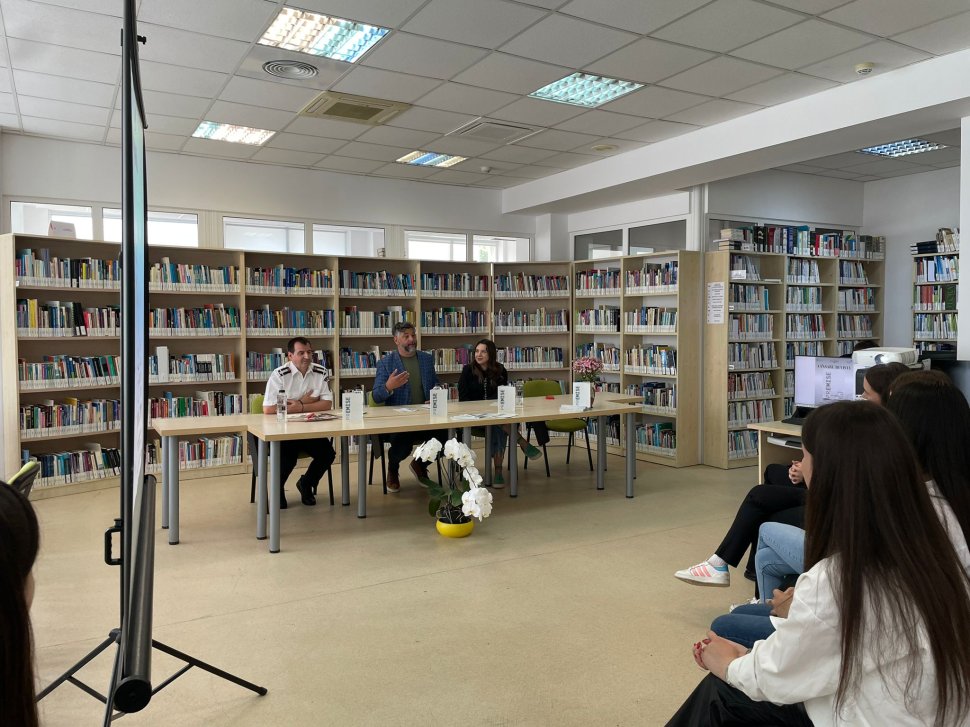 Studenți din anul I, ai Universității „Ștefan cel Mare” din Suceava, lansează revista „Premise” 304