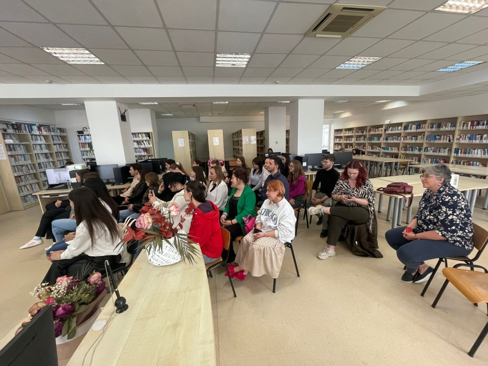 Studenți din anul I, ai Universității „Ștefan cel Mare” din Suceava, lansează revista „Premise” 305