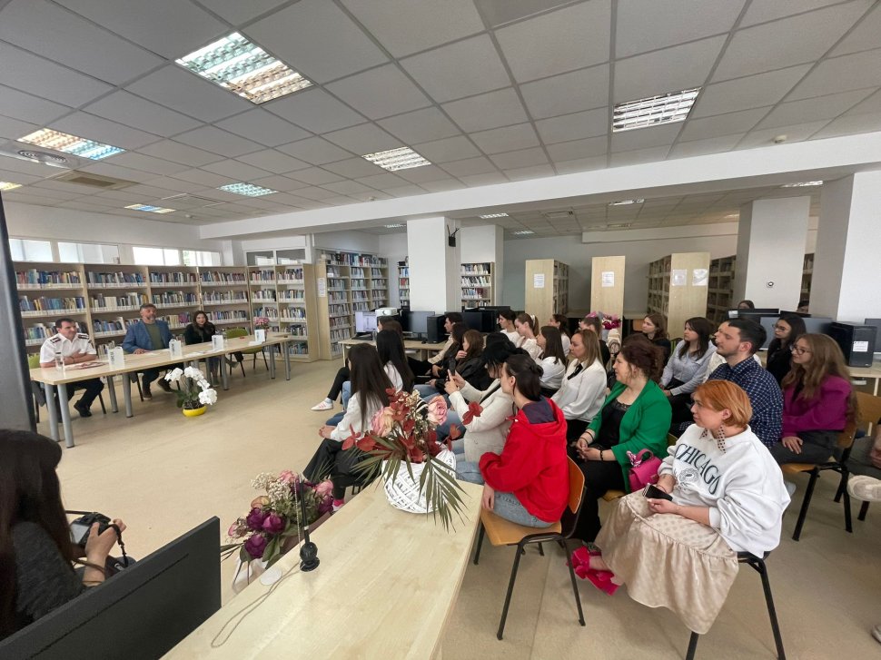 Studenți din anul I, ai Universității „Ștefan cel Mare” din Suceava, lansează revista „Premise” 306