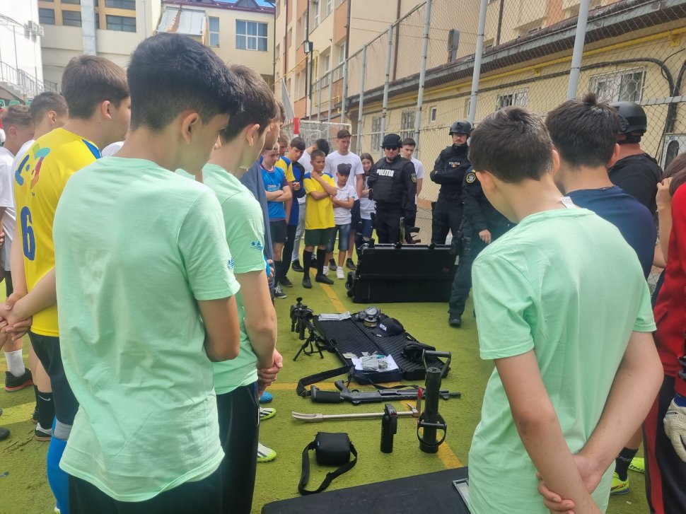 Mascații SAS prezenți de ziua copilului, la LPS Suceava 389