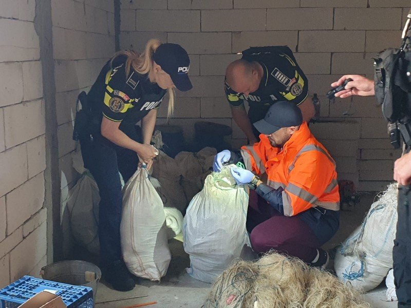 Polițiștii din cinci județe au descins în peste 20 de locații din Botoșani 400