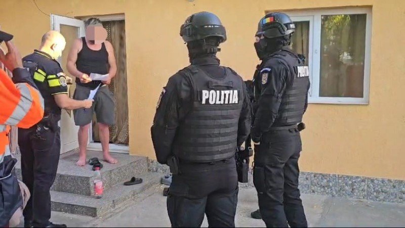 Polițiștii din cinci județe au descins în peste 20 de locații din Botoșani 401