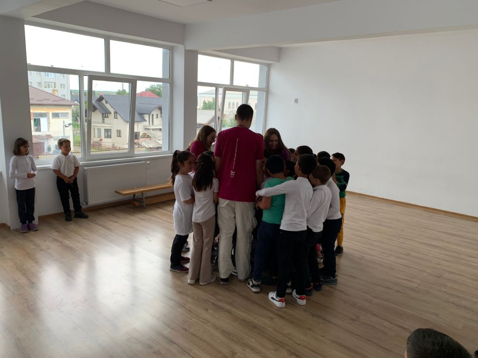 Școala Gimnazială Verești a organizat Flashmob-ul „Plus armonie, minus violență” 407