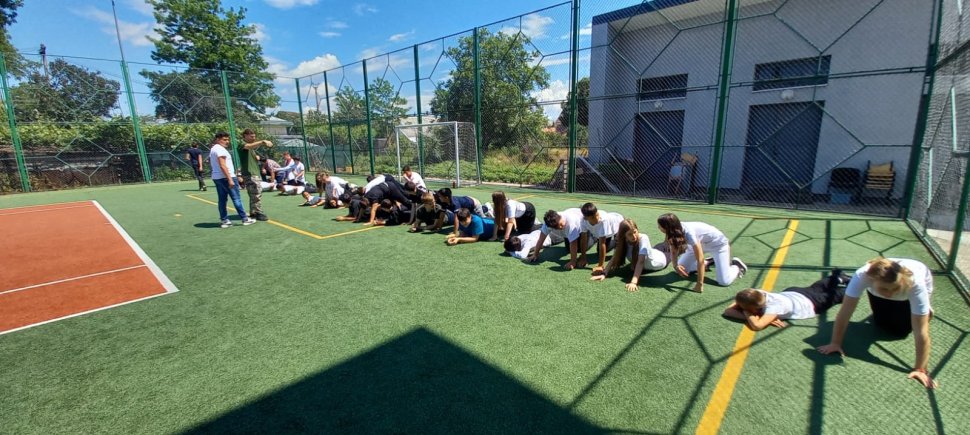 Școala Gimnazială Verești a organizat Flashmob-ul „Plus armonie, minus violență” 409