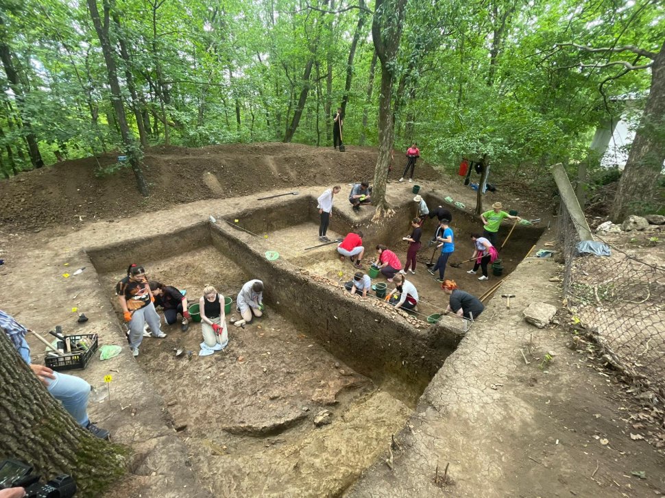 Sit arheologic, descoperit de studenții universității sucevene 465