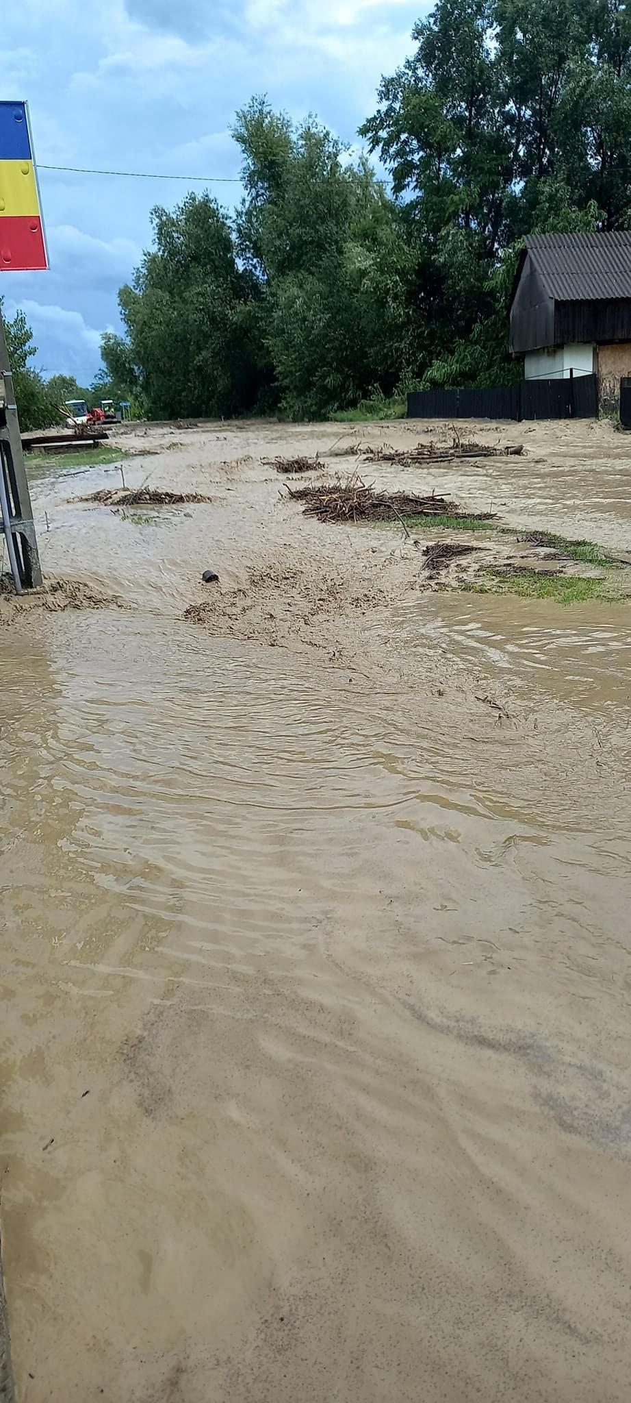 Inundații în urma furtunii, la Basarabi 608