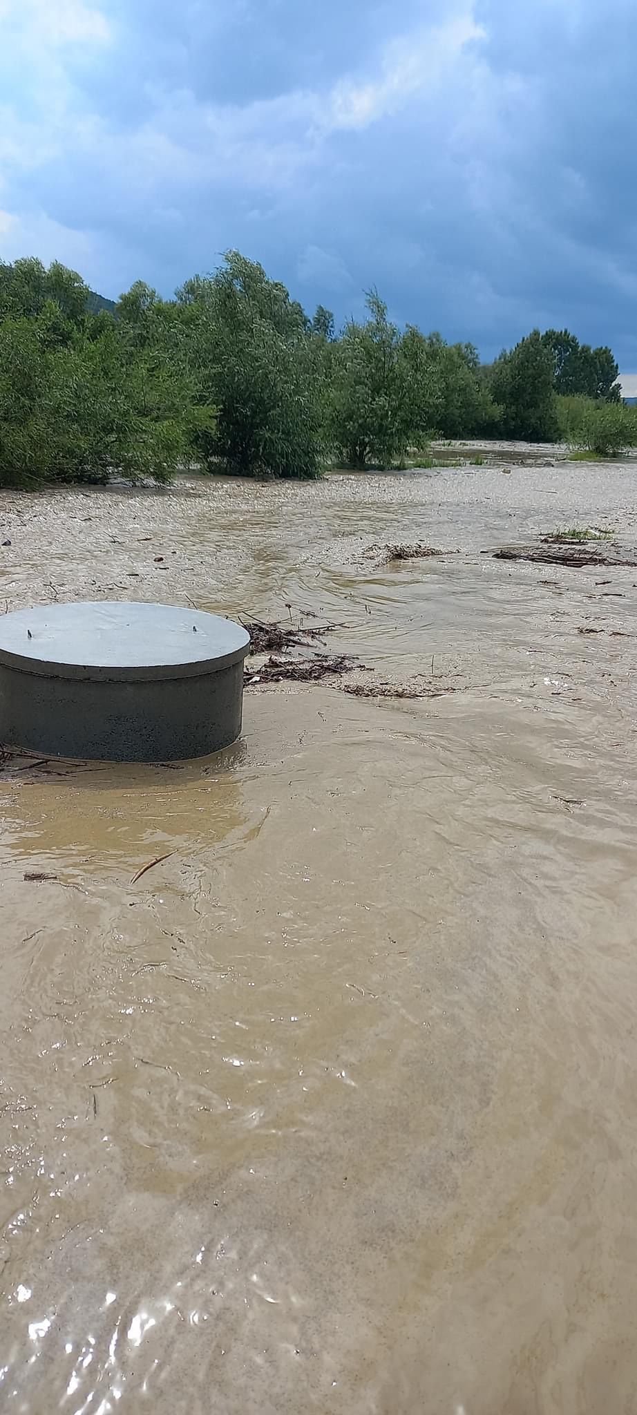 Inundații în urma furtunii, la Basarabi 609