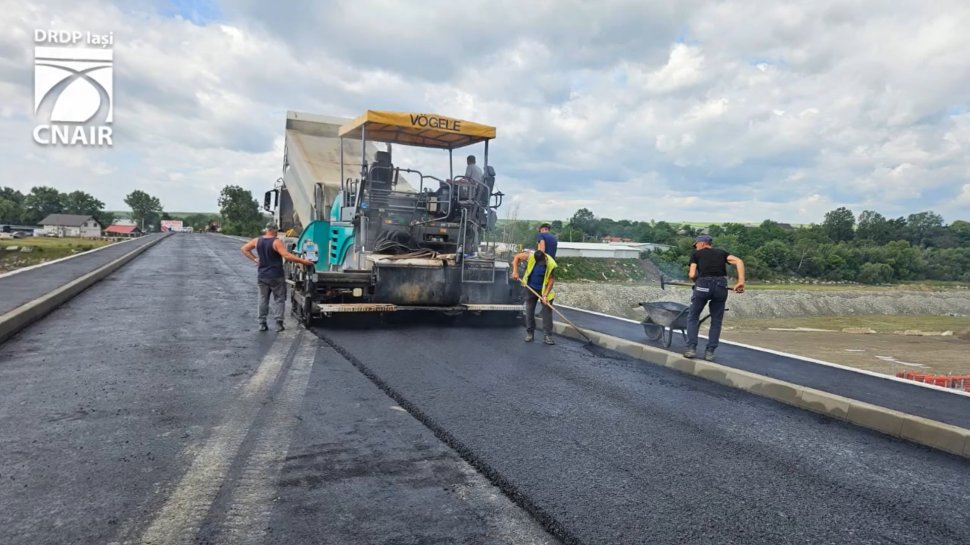 Asfaltare pe calea de rulare a podului de la Milișăuți  626