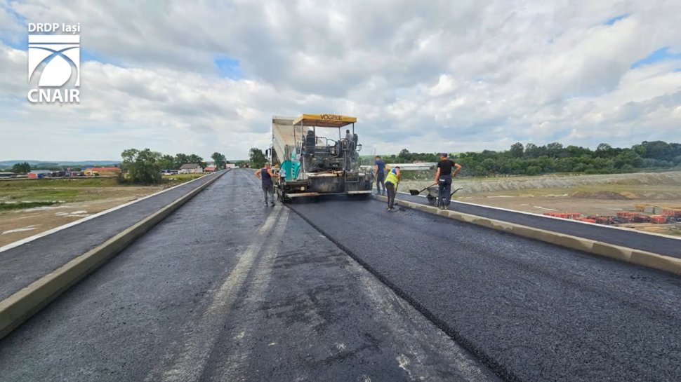 Asfaltare pe calea de rulare a podului de la Milișăuți  627
