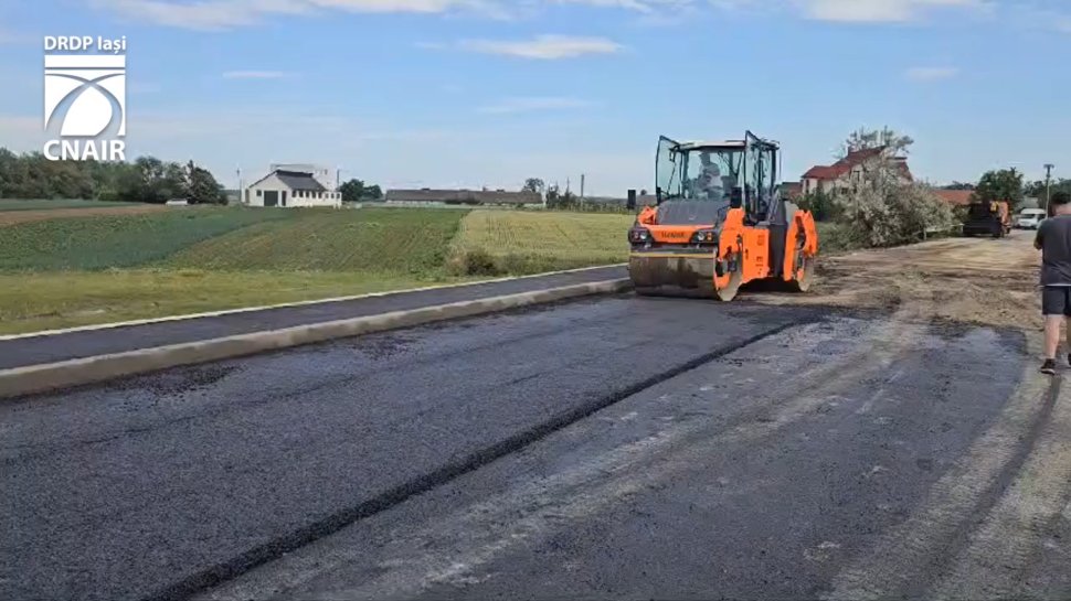 Asfaltare pe calea de rulare a podului de la Milișăuți  629
