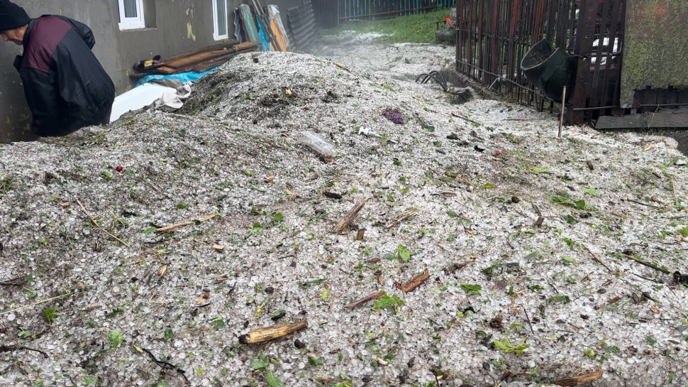 Gospodării și terenuri agricole sub asediul grindinei 616