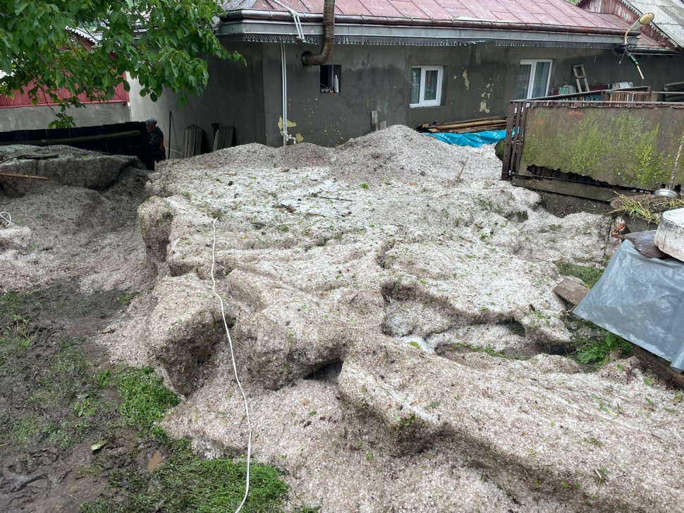 Gospodării și terenuri agricole sub asediul grindinei 618