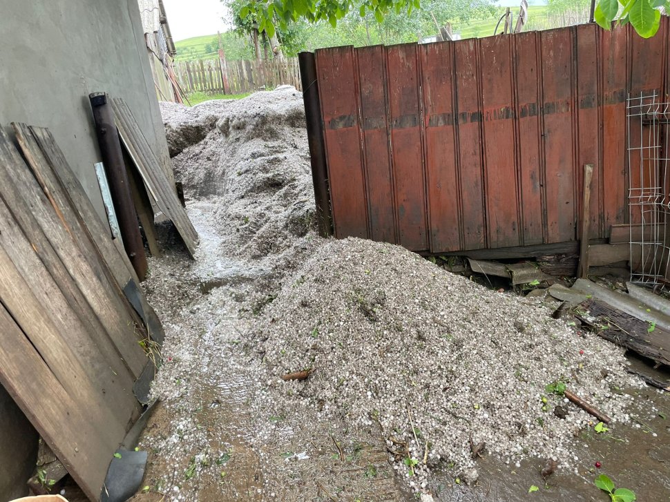 Gospodării și terenuri agricole sub asediul grindinei 619