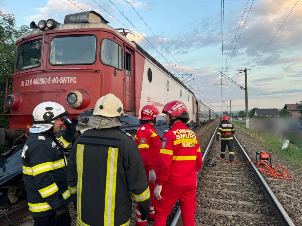 Un tânăr mort în urma coliziunii dintre un tren și o mașină