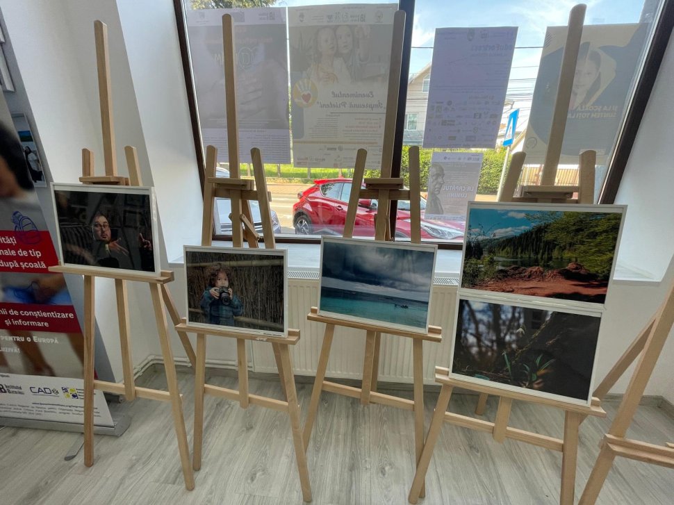 Expoziția „ La capătul luminii” rampă de lansare pentru tinerii artiști 799