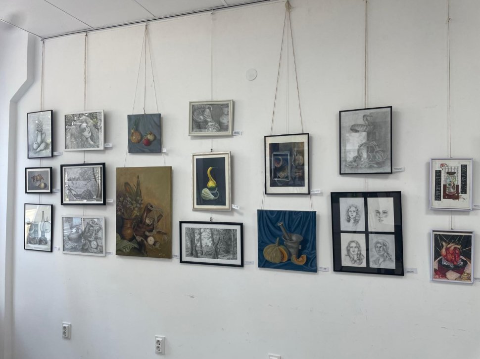 Expoziția „ La capătul luminii” rampă de lansare pentru tinerii artiști 802