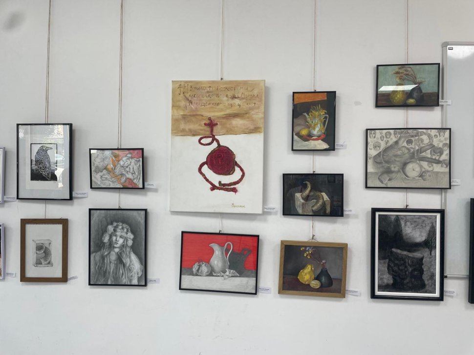 Expoziția „ La capătul luminii” rampă de lansare pentru tinerii artiști 803