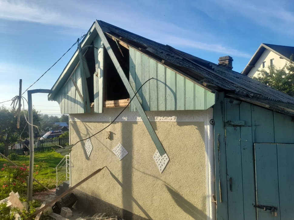 O locuință din Liteni a fost distrusă în urma unei explozii 740