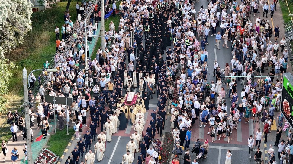 Procesiunea „Calea Sfinților” a adunat zeci de mii de credincioși la Suceava