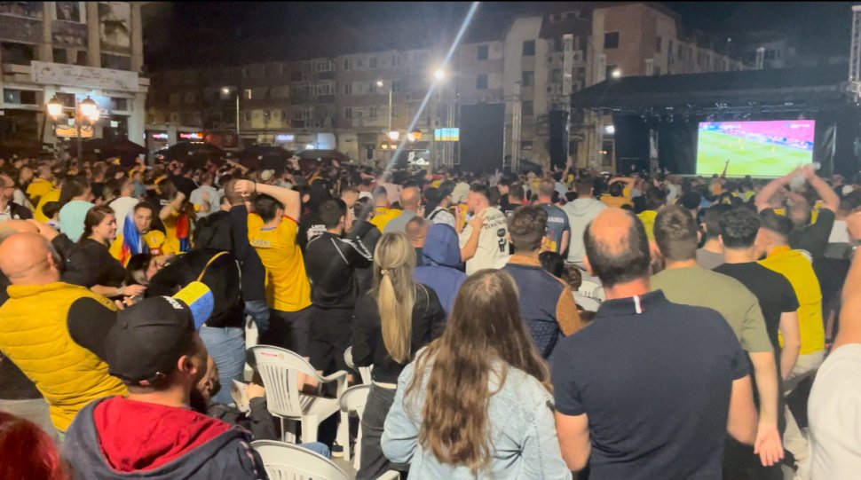 Sucevenii au trăit emoția meciului împotriva Belgiei, pe esplanada Casei de Cultură 889