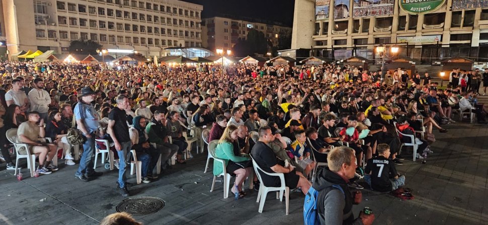Sucevenii au trăit emoția meciului împotriva Belgiei, pe esplanada Casei de Cultură 892