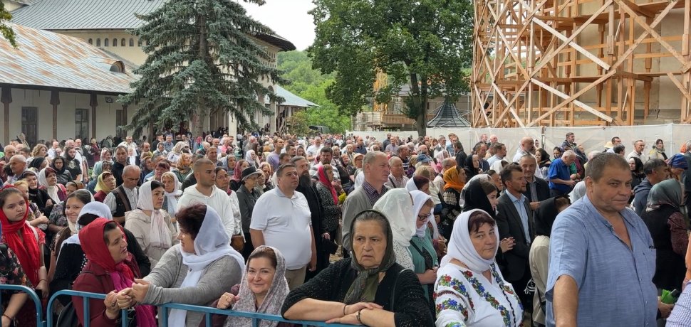 Credincioși din toată țara, la hramul „Sfântului Ioan cel Nou” din Suceava 926