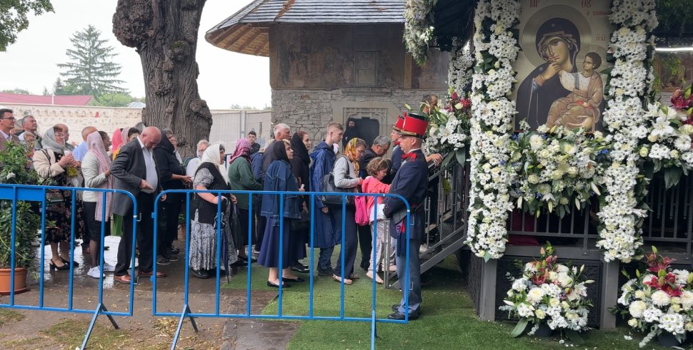 Credincioși din toată țara, la hramul „Sfântului Ioan cel Nou” din Suceava 928