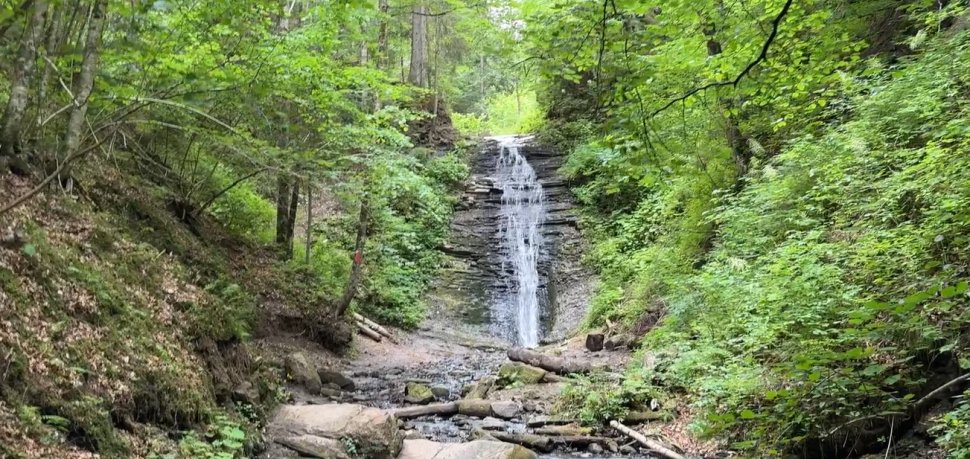 Cascada Bursuc, frumusețea ascunsă a Bucovinei