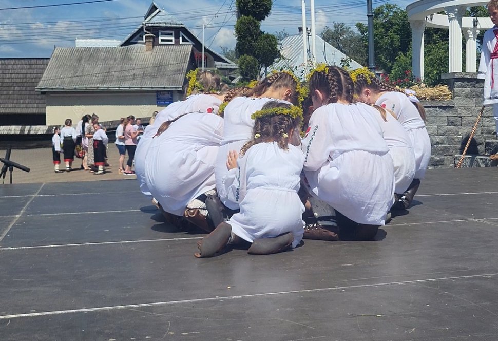 „Regina Sânzienelor” – o celebrare a tradiției, frumuseții și talentului 1139