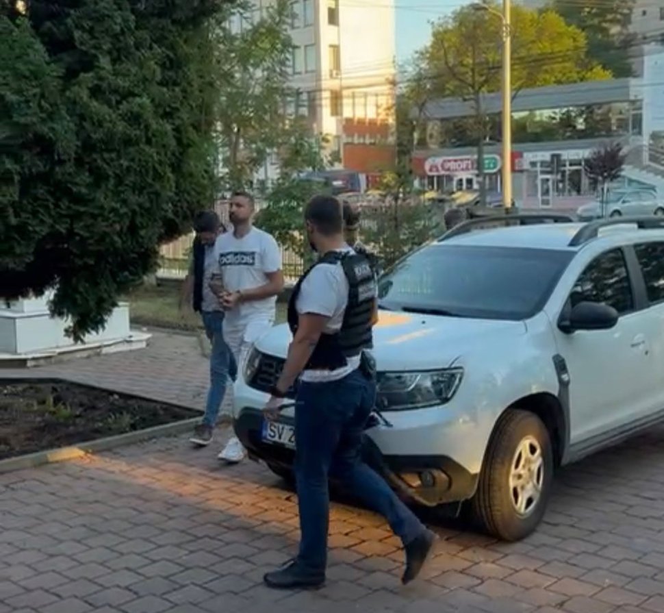 Bărbați reținuți pentru agresiune, în comuna Dornești 1250