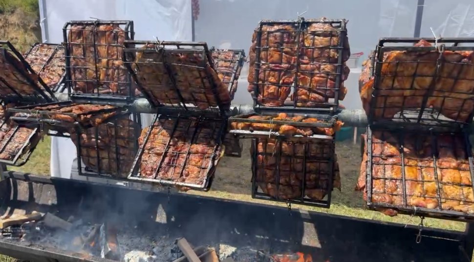 Mai sunt câteva ore până la petrecerea anului, petrecerea în cinstea micuțului Radu Simion 1254