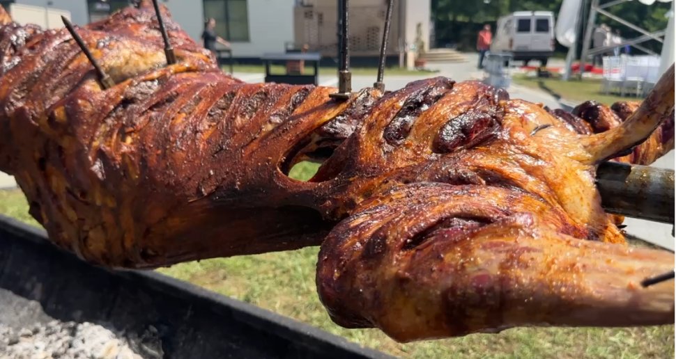 Mai sunt câteva ore până la petrecerea anului, petrecerea în cinstea micuțului Radu Simion 1255