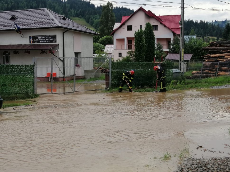 Inundații la Vatra Dornei în urma ploilor torențiale 