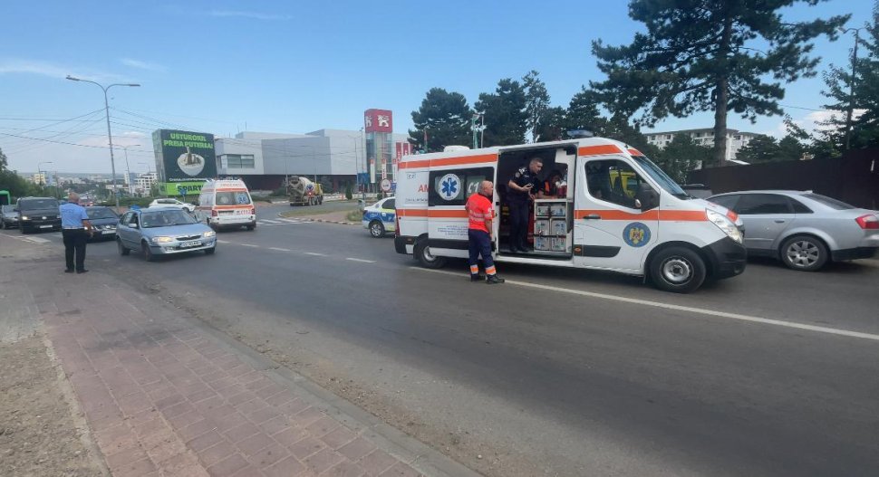 Accident rutier cu trei mașini implicate în sensul giratoriu de lângă sediul Antena 3 Suceava 1444