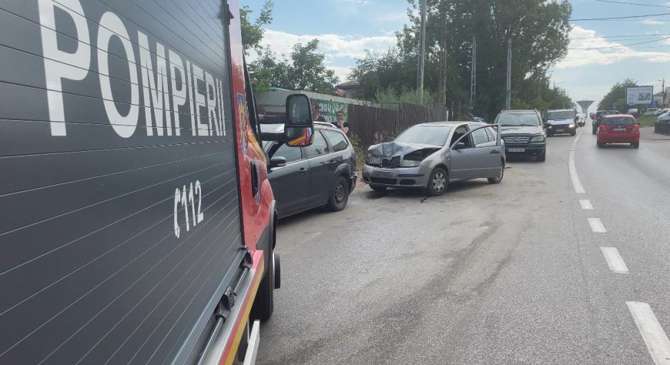 Accident rutier cu trei mașini implicate în sensul giratoriu de lângă sediul Antena 3 Suceava 1445