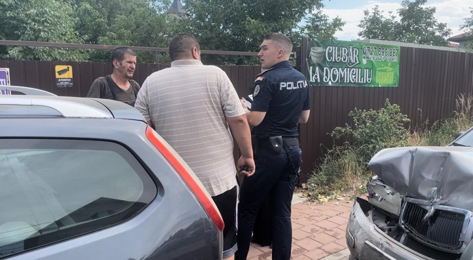 Accident rutier cu trei mașini implicate în sensul giratoriu de lângă sediul Antena 3 Suceava 1446