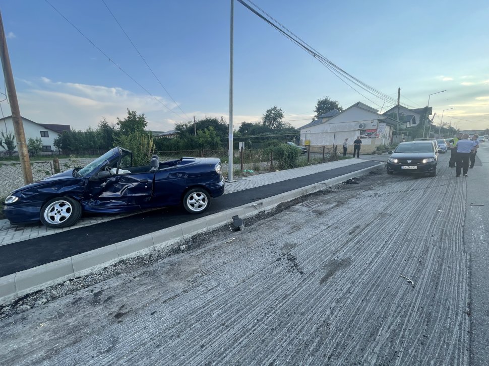 Accident rutier între un autoturism și un microbuz, la Fălticeni 1449