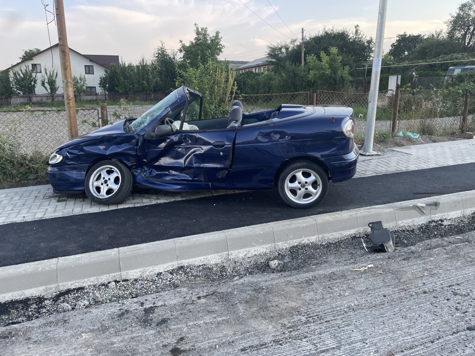 Accident rutier între un autoturism și un microbuz, la Fălticeni 1450