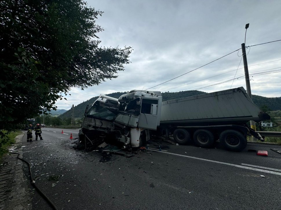 Coliziune între două autotrenuri, între localitățile Vama și Molid 1502